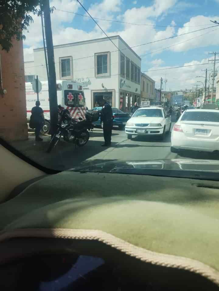 Motociclista lesionado en accidente de tránsito en Parral, Chihuahua.