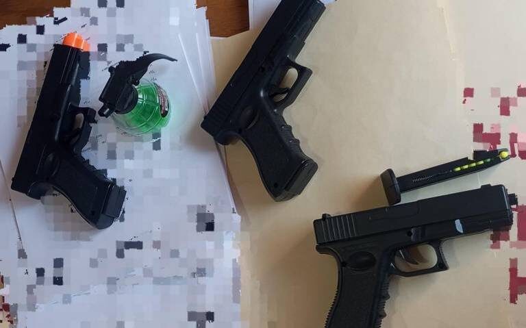 Momentos de pánico en secundaria de Cuauhtémoc por amenazas con réplicas de armas de fuego.