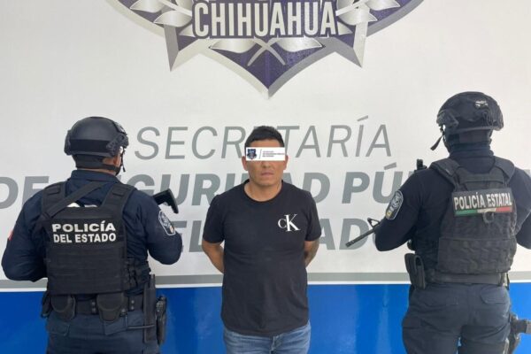 🚨 Detienen a presunto líder criminal con arsenal y vehículo calcinado en Juárez